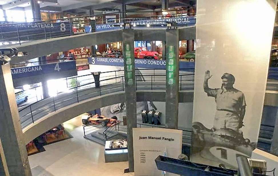 te llevamos en avioenta a conocer el museo fangio